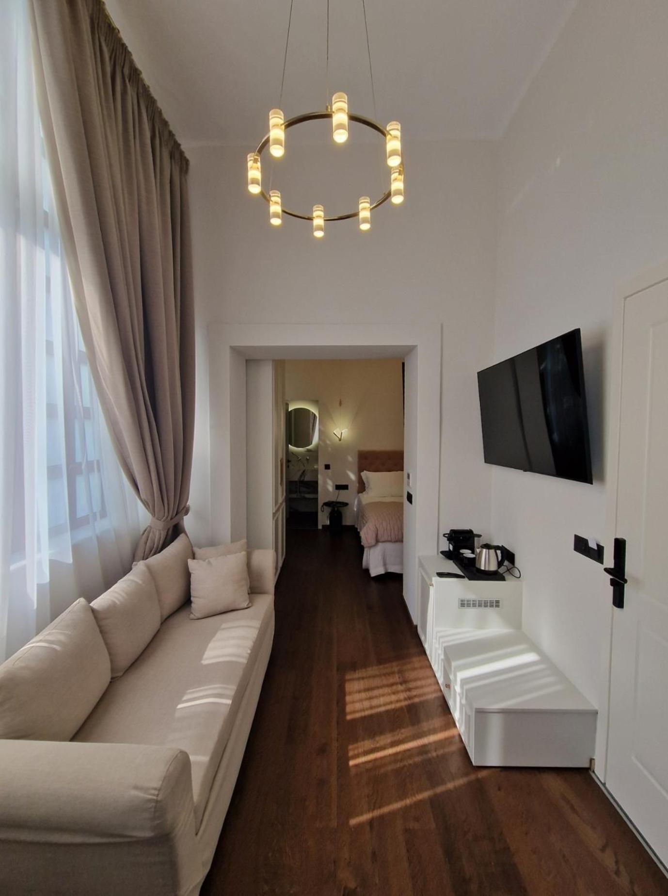 Jensen Luxury Suites Rhodes City Buitenkant foto